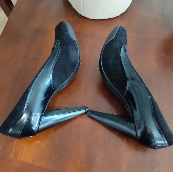 Tod's Black Leather and Suede Heels - Picture 3 of 12